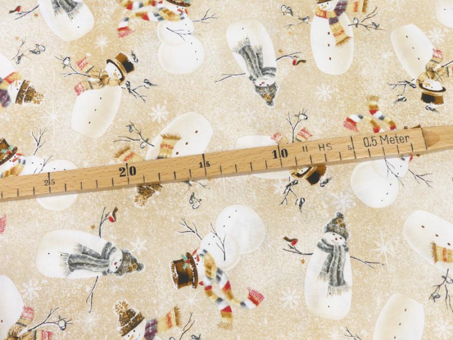 Preview: Patchworkstoff Woodland Friends mit Schneemännern und Vögel auf einem tan farbenen marmorierten Untergrund mit Bemaßung